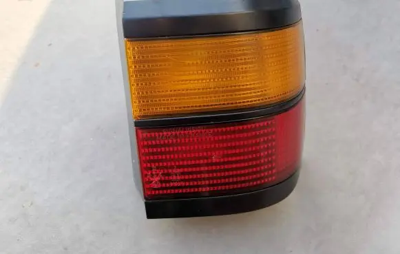Volkswagen PASSAT B3 Rear/tail lights 333945112