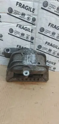 Volkswagen PASSAT B6 Engine mount bracket 1K0199262