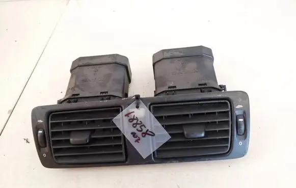 Volvo S40 Dash center air vent grill y011450