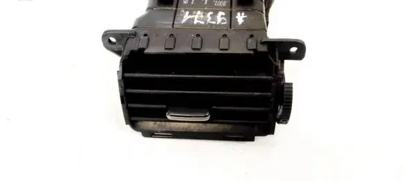 Mazda 3 I Dash center air vent grill