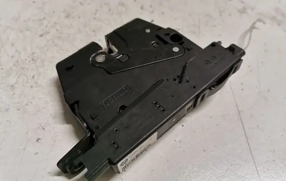 Loading door lock