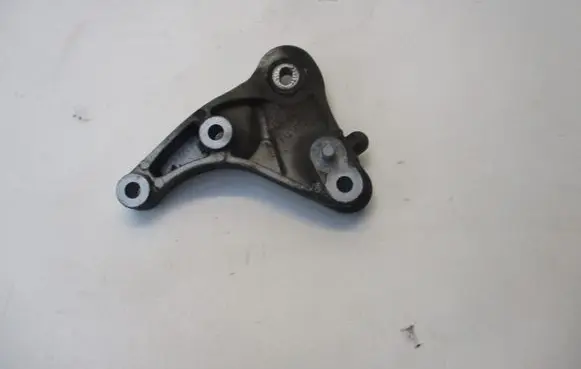 Opel Mokka Engine mounting bracket