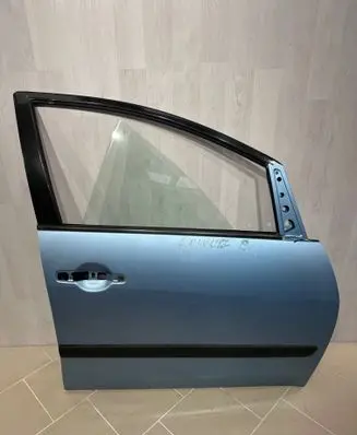 Mitsubishi Grandis Front door