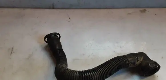 Audi A8 S8 D4 4H Breather hose/pipe 4H0133889D