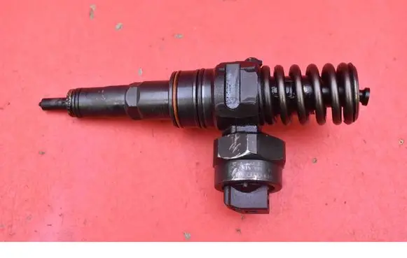 Volkswagen PASSAT B5.5 Fuel injector 038130073J