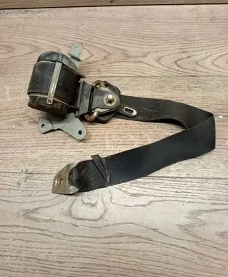 Mercedes-Benz E W124 Rear seatbelt 124860 40167 000246
