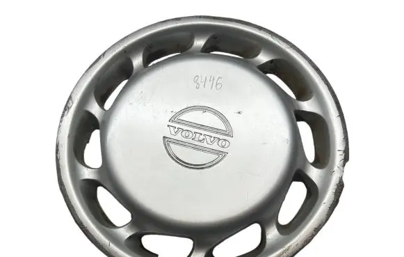 Volvo 850 R15 wheel hub/cap/trim 3546089
