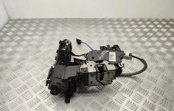 Mercedes-Benz A W176 Front door lock A2047601700 A1667200135