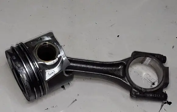 Piston with connecting rod