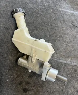 Renault Clio III Master brake cylinder 8200129956