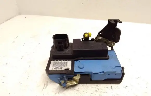 Volvo S60 Front door lock 8650546