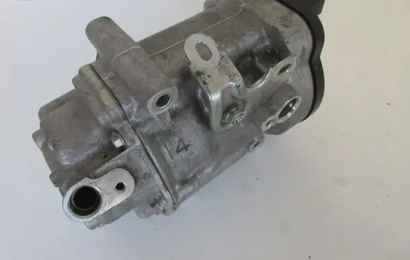 Toyota Prius (XW50) Air conditioning (A/C) compressor (pump) 0424000240
