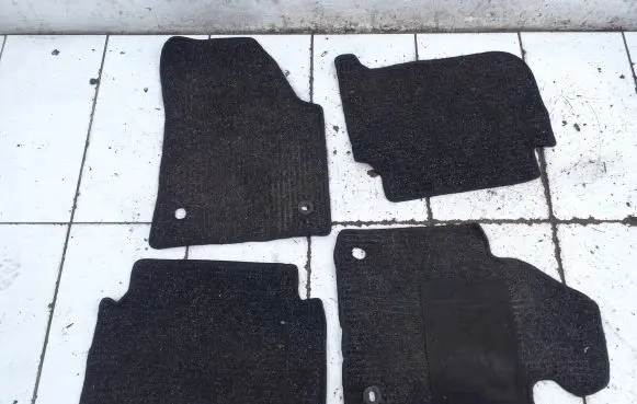 Volkswagen Touran I Car floor mat set 