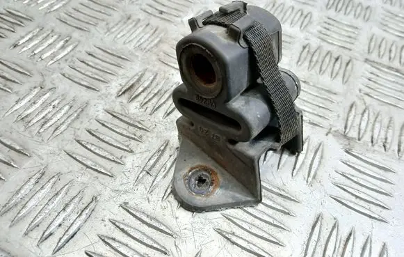 Peugeot 2008 I Muffler mount bracket/holder 6P249