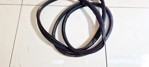 Honda FR-V Rubber seal front coupe door 