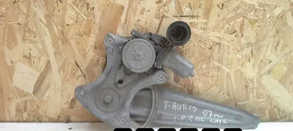 Toyota Auris 150 Front door window regulator with motor 