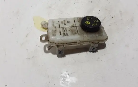 Brake fluid reservoir
