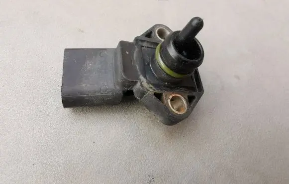 Volkswagen Golf IV Air pressure sensor 038906051 0281002177