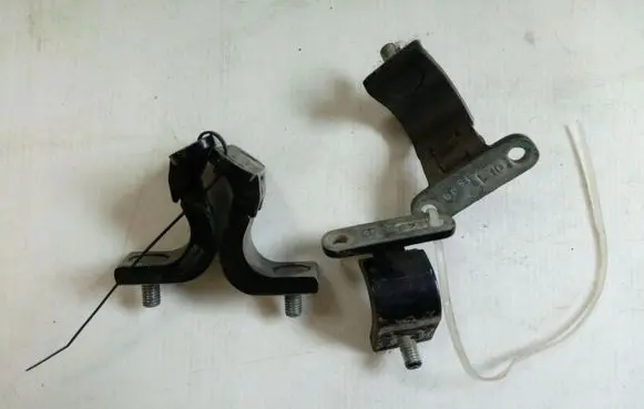 Volkswagen Golf IV Tailgate/trunk/boot hinge 1J9827301