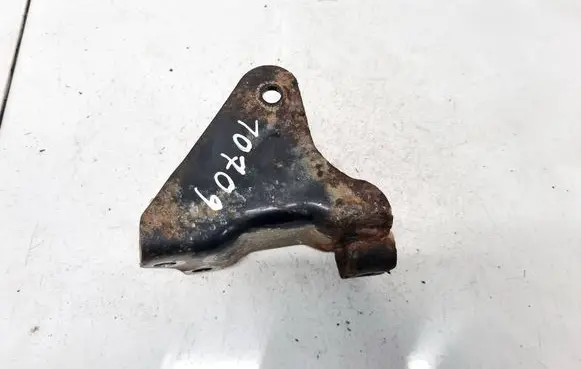 Engine mounting bracket