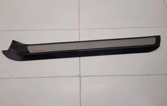 Mercedes-Benz E W212 Front sill trim cover A2076800135