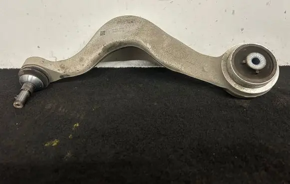 BMW i4 Front lower control arm/wishbone 6895244