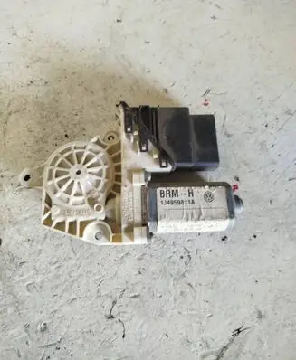 Volkswagen Golf IV Rear door window regulator motor 1J4959811A 101429201