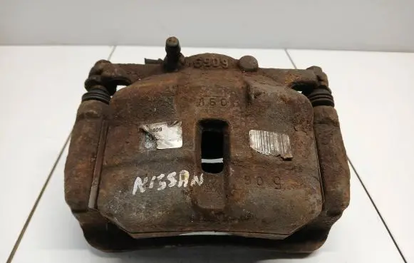 Nissan X-Trail T31 Front brake caliper