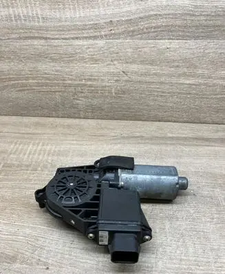 Opel Zafira A Rear door window regulator motor 0130821752