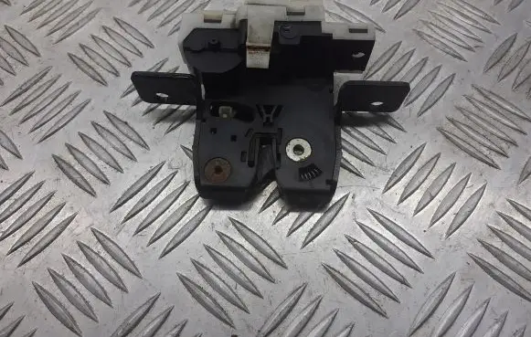 Renault Megane I Tailgate exterior lock 8200076240
