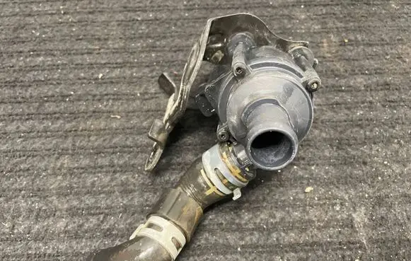 Audi Q3 F3 Electric auxiliary coolant/water pump 5Q0121599Q