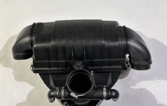 Maserati GranTurismo Air filter box 670101257