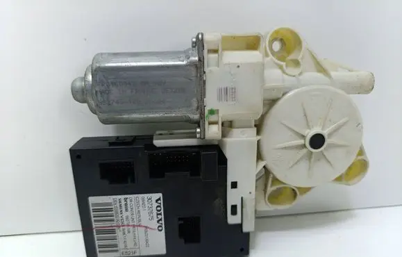 Volvo V50 Front door window regulator motor 30737675