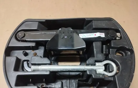 Peugeot 308 Tool set 9805820580