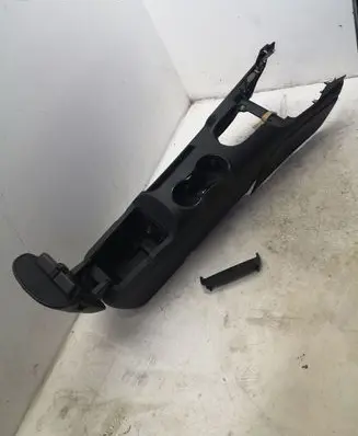 Ford Mustang VI Center console