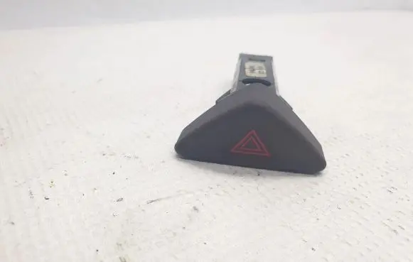 Volvo V70 Hazard light switch 9441045 03W365