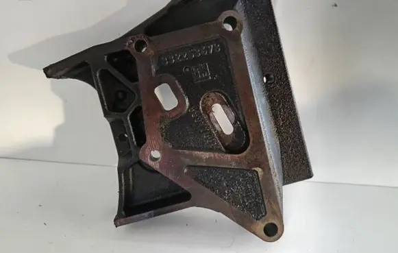 Opel Insignia A Engine mounting bracket 55577601