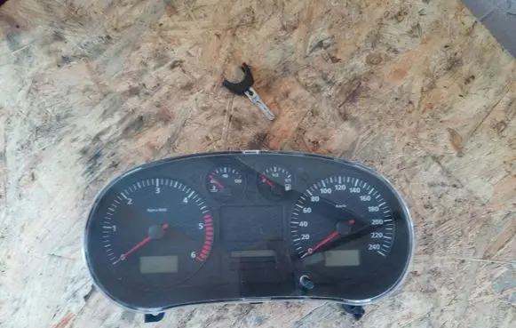 Seat Toledo II (1M) Speedometer (instrument cluster) 1M0920800C 0109990253
