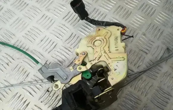 KIA Sorento Front door lock
