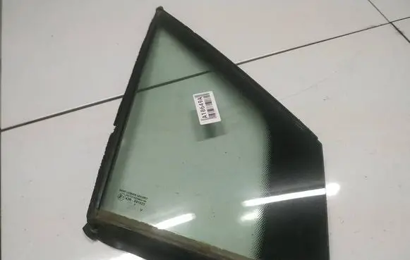 Fiat Ulysse Front door vent window glass four-door as2