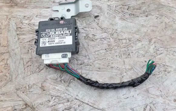 Subaru Legacy Light module LCM 98PFJ005419 84051AJ010 3560020095