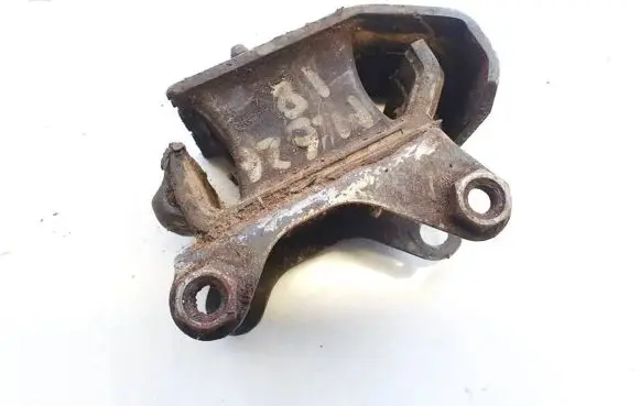 Mazda 626 Engine mount bracket G03039040