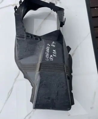 Opel Grandland X Intercooler air guide/duct channel YP00043180