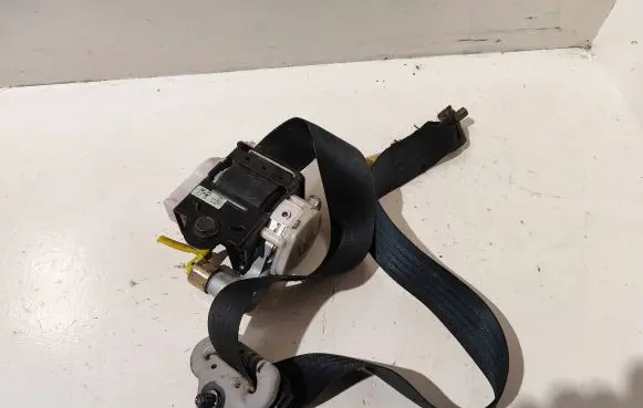 Mazda 5 Front seatbelt BGA550027 20051024 050469