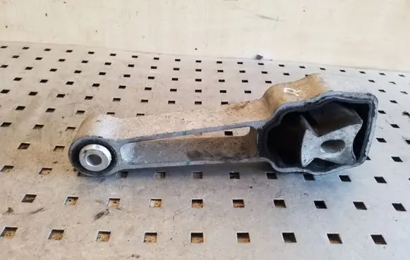 Volvo XC60 Engine mount bracket 30793322