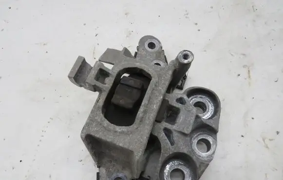 Opel Astra K Gearbox mounting bracket GMAUTO4574097