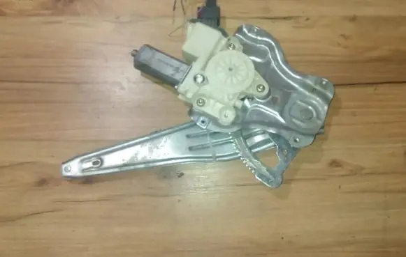 Toyota Avensis T250 Sliding door window regulator with motor