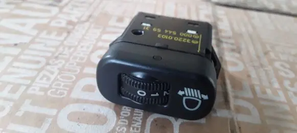 Mercedes-Benz Sprinter W906 Headlight level height control switch 0005445931