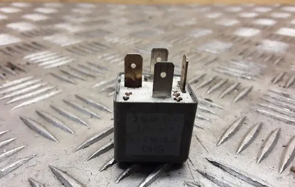 Audi A4 S4 B5 8D Other relay 899512000 443951253K