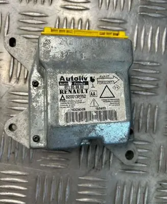 Renault Laguna I Airbag control unit/module 8200138952 601958800
